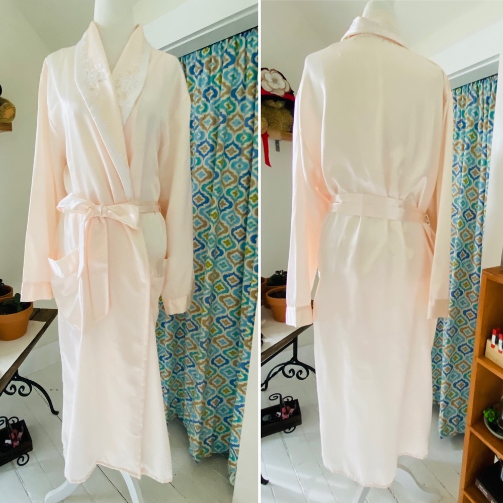 VINTAGE Lord & Taylor Long Satin Robe with embroidered lapel (size L)
